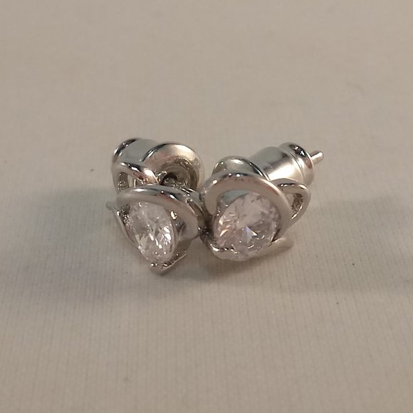 Silver Plated Small Heart Flower Diamond Zircon Stud Earrings Party Gift - Picture 7 of 7